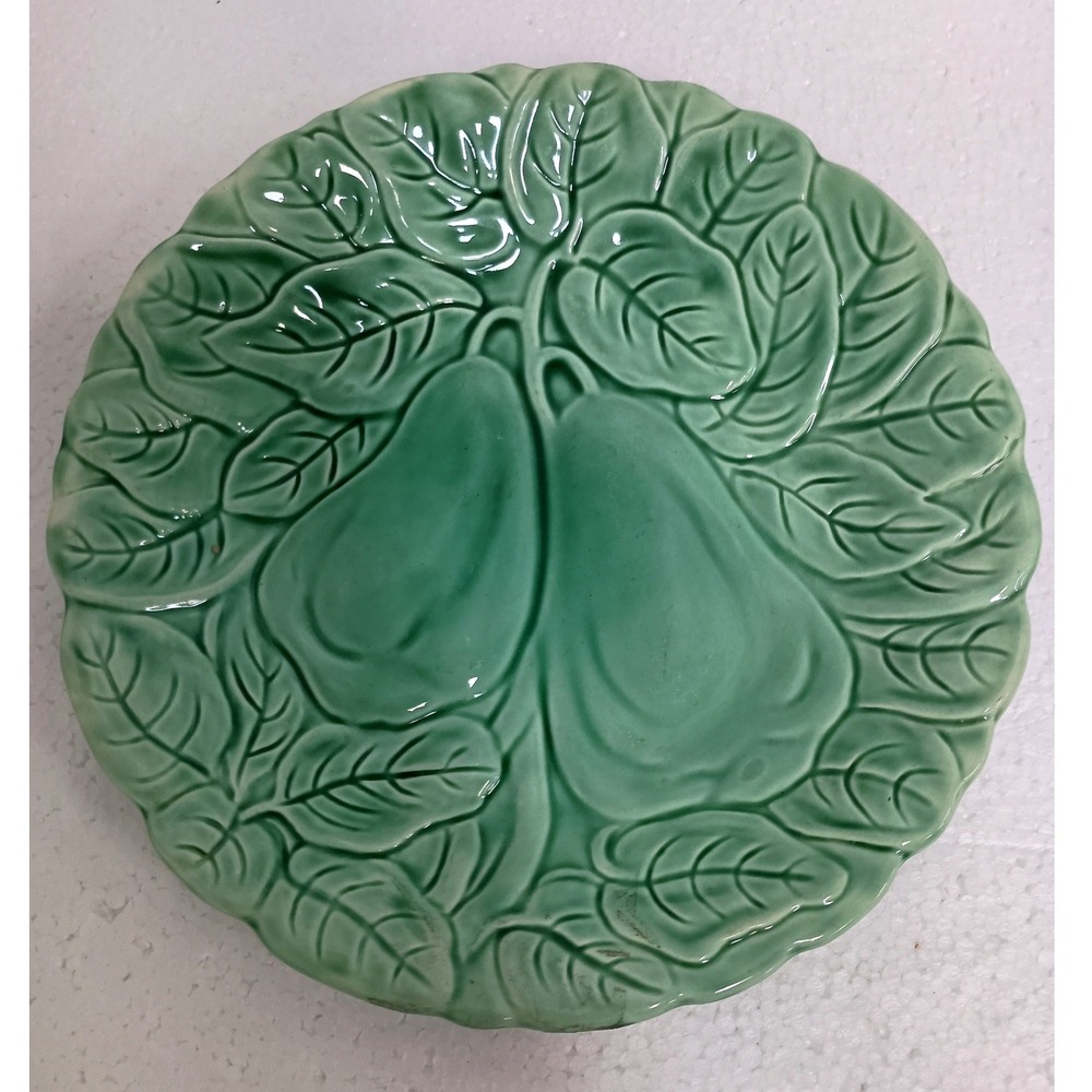 Vintage Bordallo Pinheiro Pear Leave Embossed Majolica Pottery Plate Green 8 in